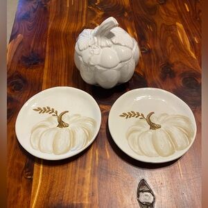NWT Charming pumkin saucers and sugar jar